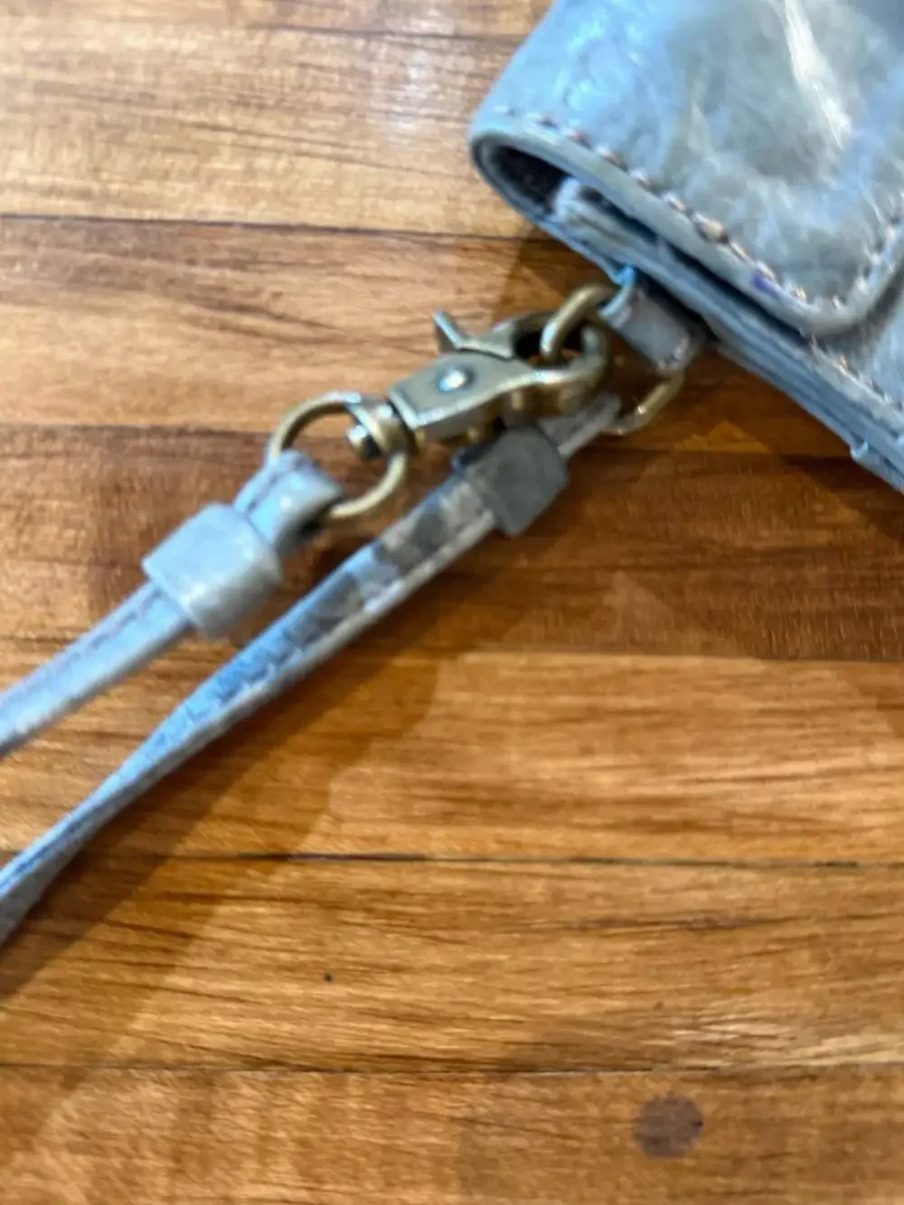 Frye Leather Wristlet Wallet Blue. (L1)